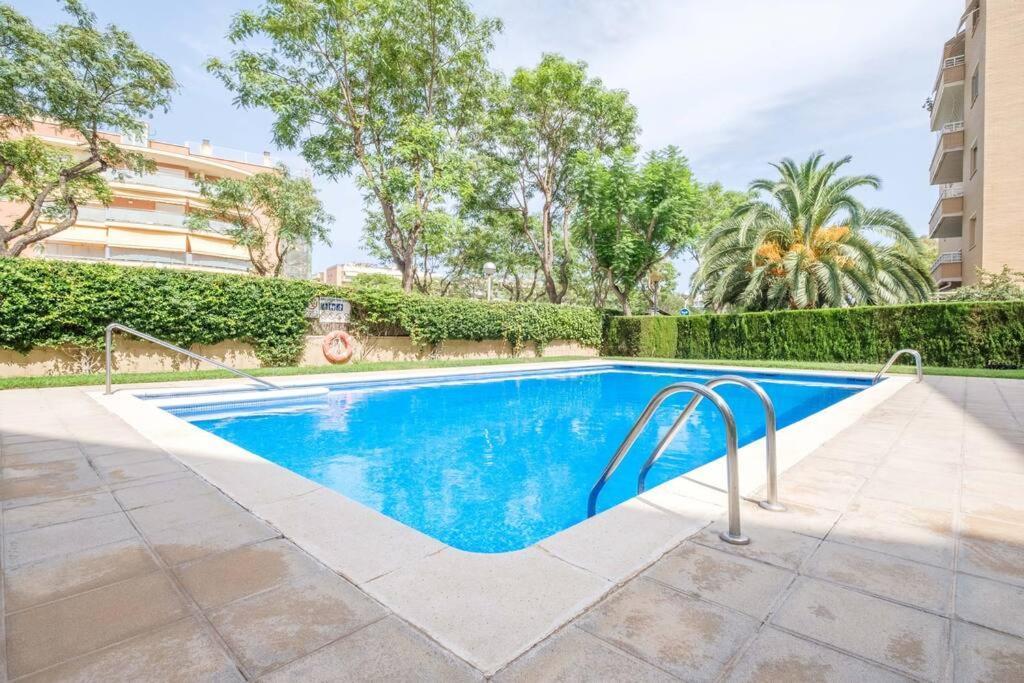 Apartment En Complejo Residencial, Con Piscina. Salou