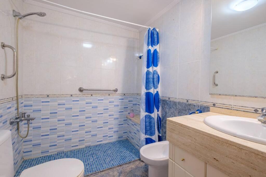 En Complejo Residencial, Con Piscina. Appartamento