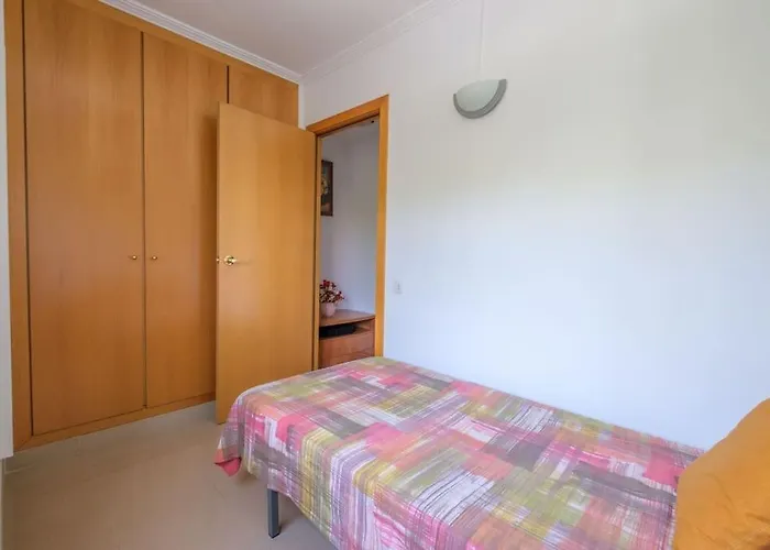 Apartamento En Complejo Residencial, Con Piscina.