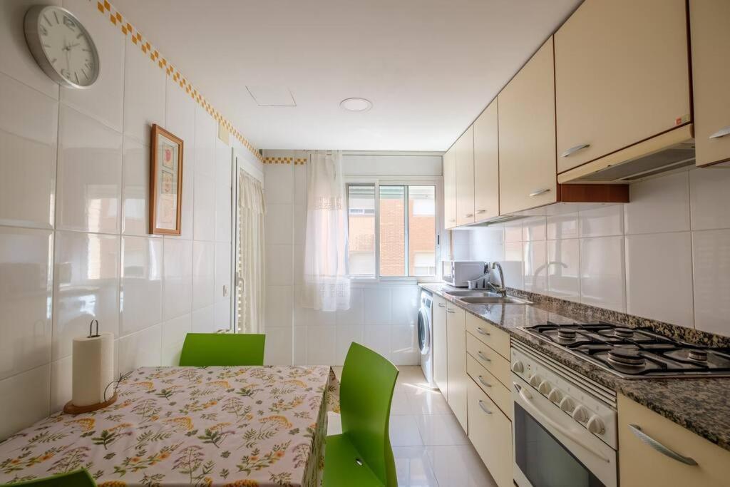 Apartamento En Complejo Residencial, Con Piscina.