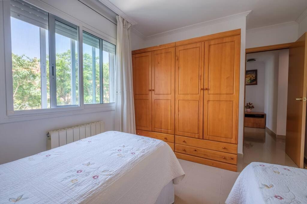 Apartamento En Complejo Residencial, Con Piscina. *